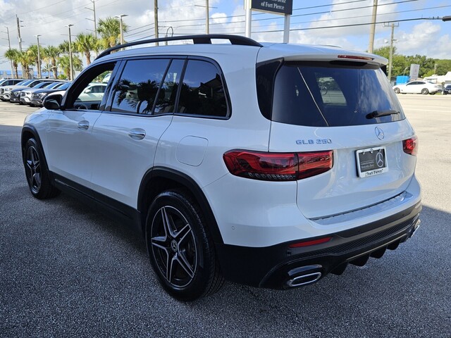 Vehicle image 9 of 40