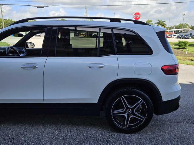 Vehicle image 11 of 40