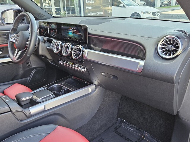 Vehicle image 21 of 40