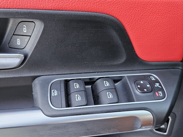 Vehicle image 35 of 40