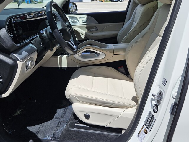Vehicle image 21 of 43