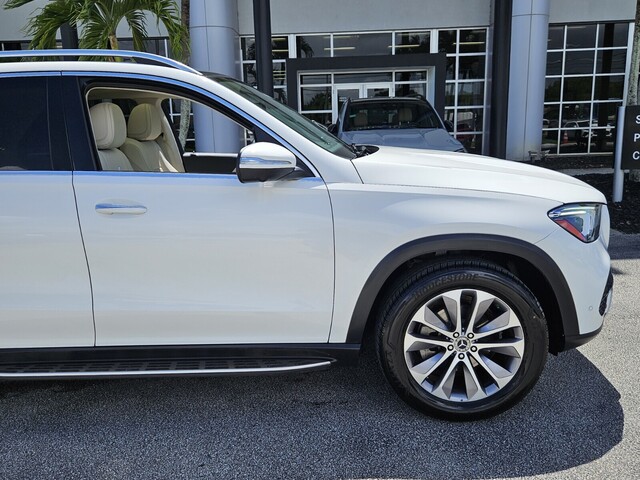 Vehicle image 5 of 43