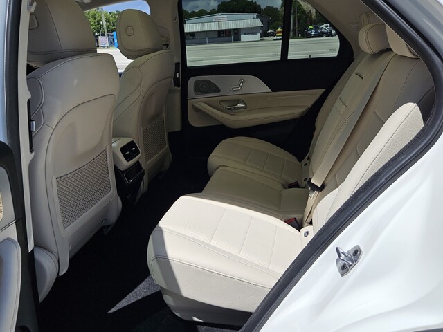 Vehicle image 20 of 43