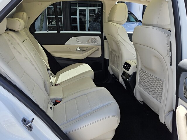 Vehicle image 19 of 43