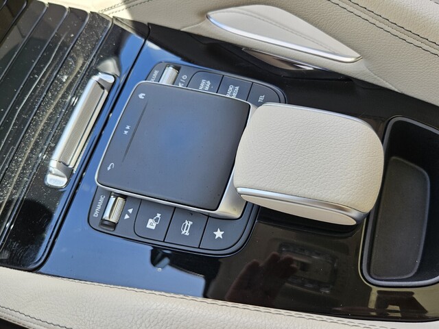 Vehicle image 33 of 43