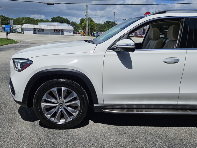 Vehicle image 11 of 43
