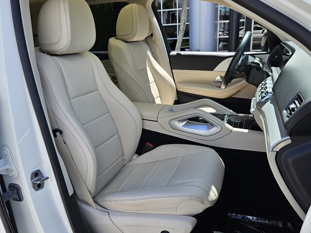 Vehicle image 18 of 43