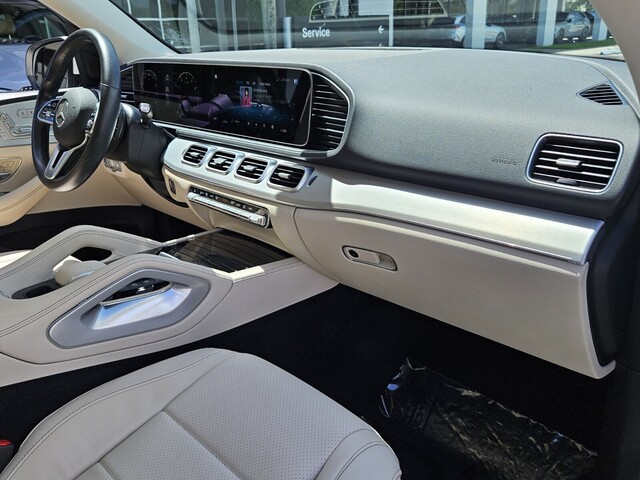 Vehicle image 22 of 43