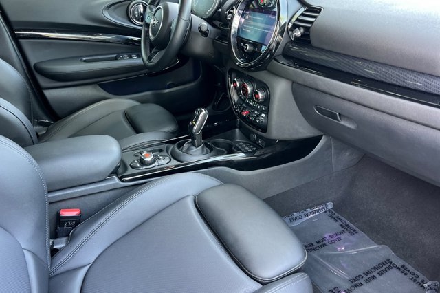 Vehicle image 19 of 38
