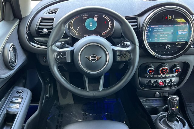 Vehicle image 17 of 38