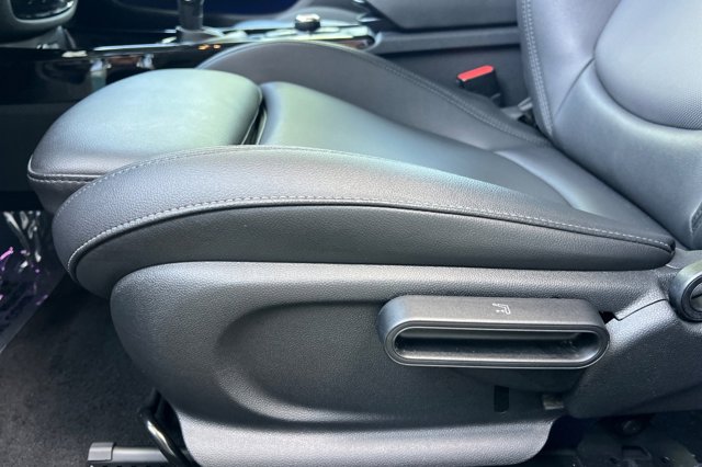 Vehicle image 13 of 38