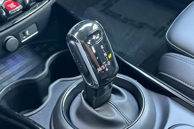 Vehicle image 26 of 38