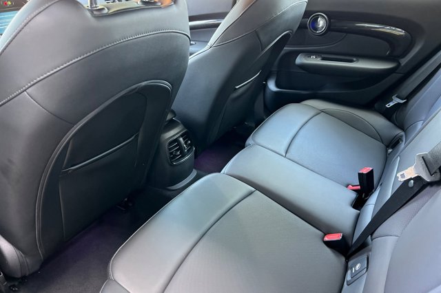 Vehicle image 14 of 38