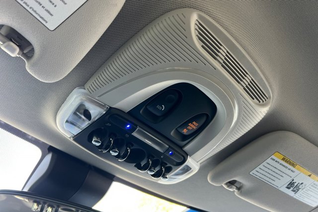 Vehicle image 22 of 38