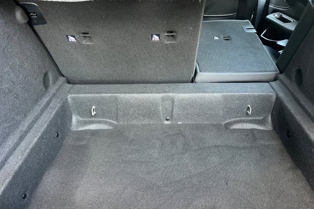 Vehicle image 18 of 38