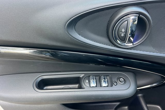 Vehicle image 11 of 38