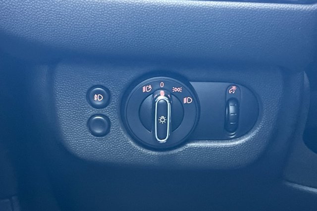 Vehicle image 35 of 38