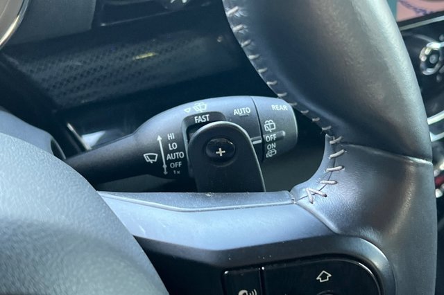 Vehicle image 32 of 38