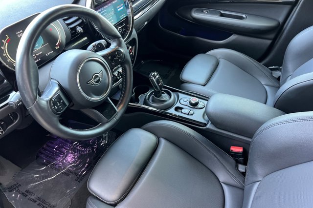 Vehicle image 10 of 38