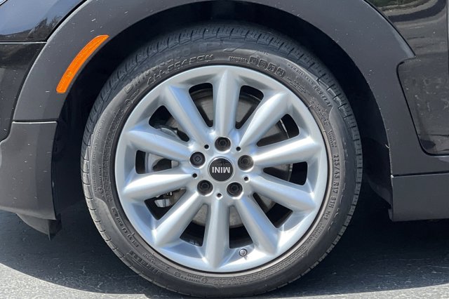 Vehicle image 36 of 38