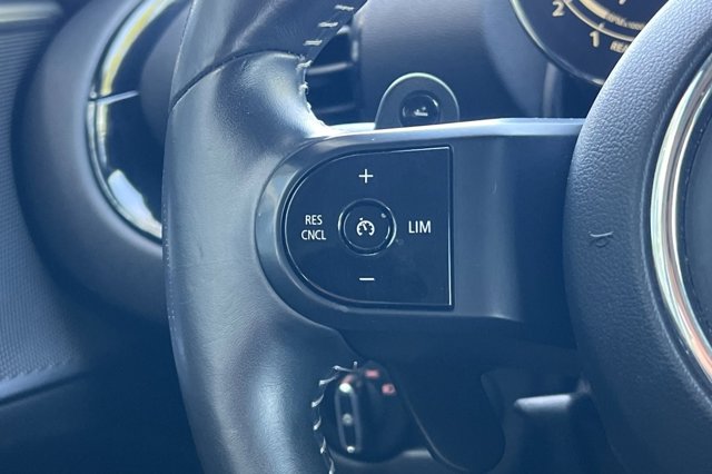 Vehicle image 29 of 38