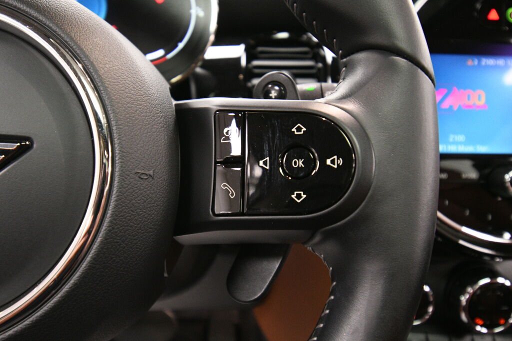Vehicle image 18 of 37