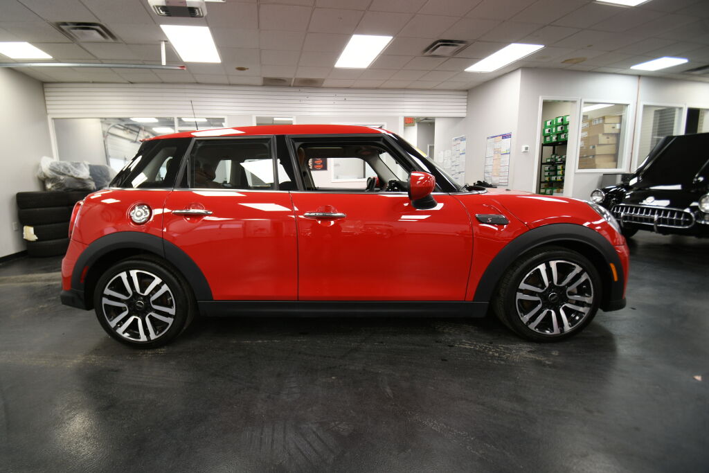 Vehicle image 4 of 37