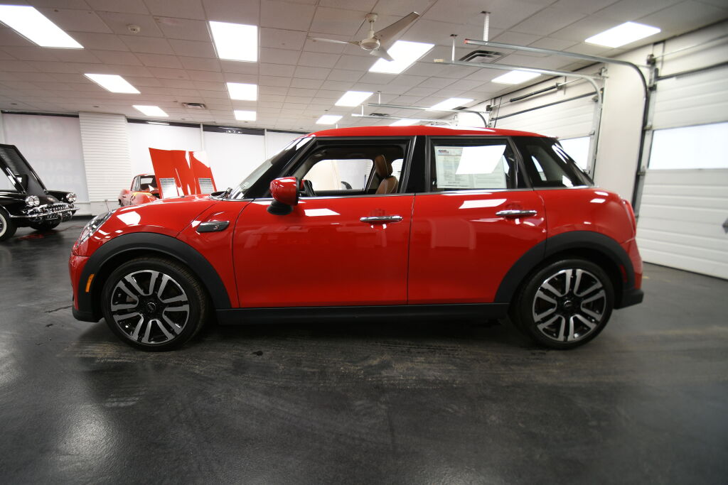Vehicle image 8 of 37