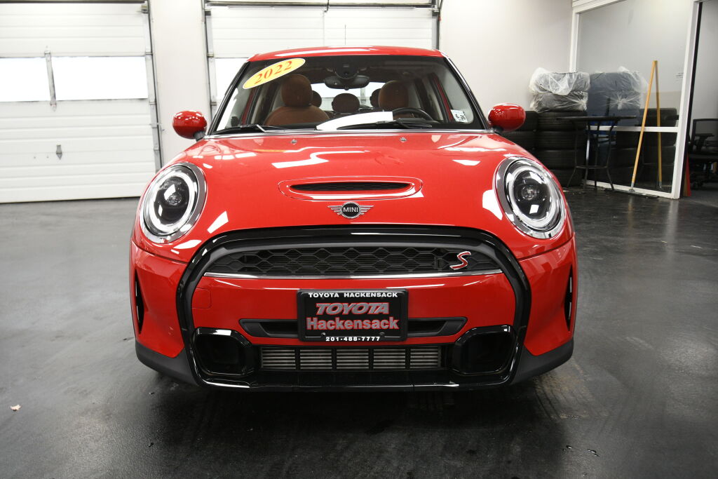 Vehicle image 2 of 37