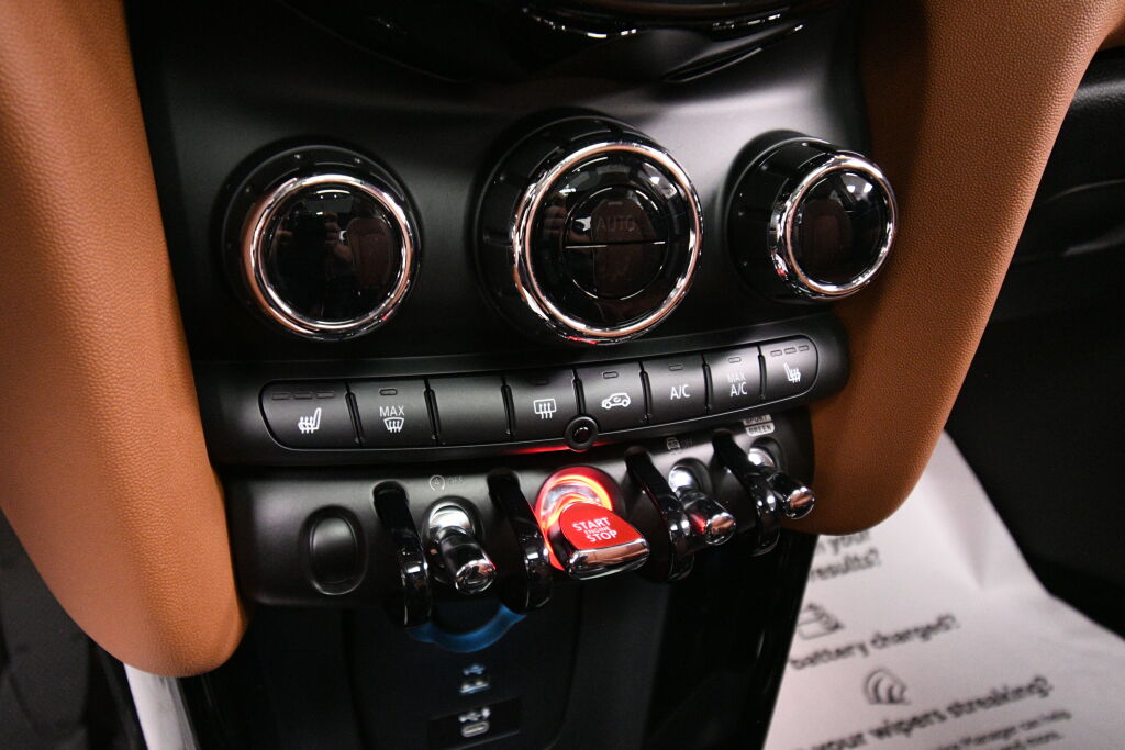 Vehicle image 21 of 37