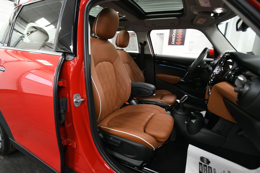Vehicle image 27 of 37