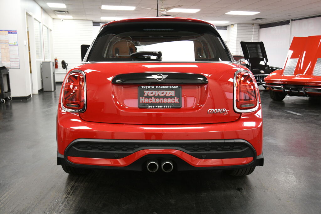 Vehicle image 6 of 37