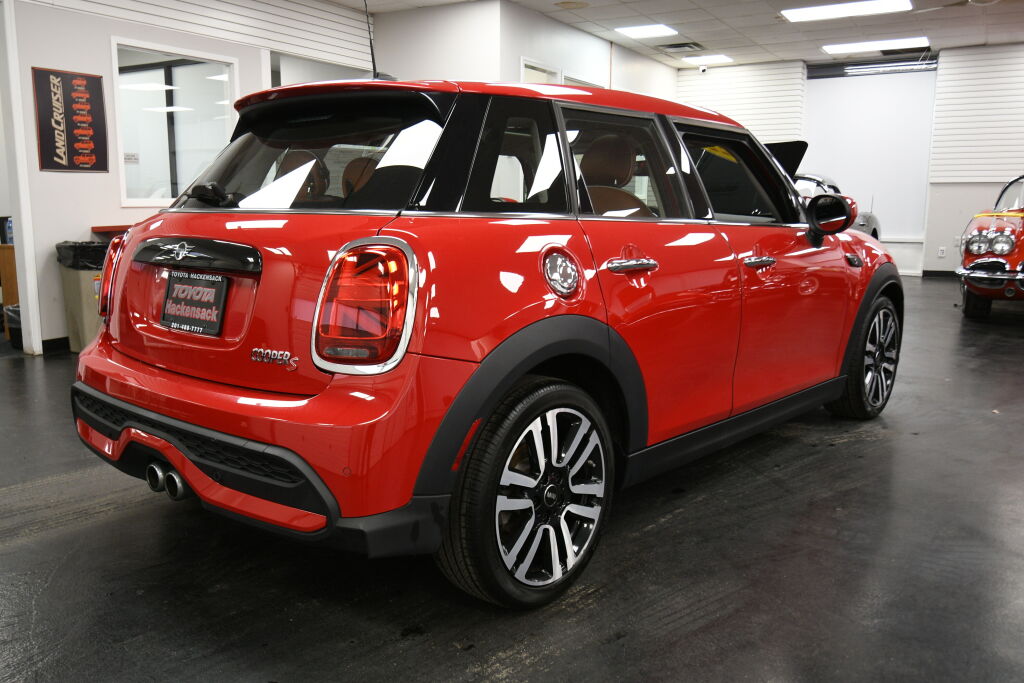 Vehicle image 5 of 37
