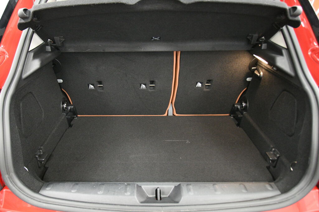 Vehicle image 26 of 37