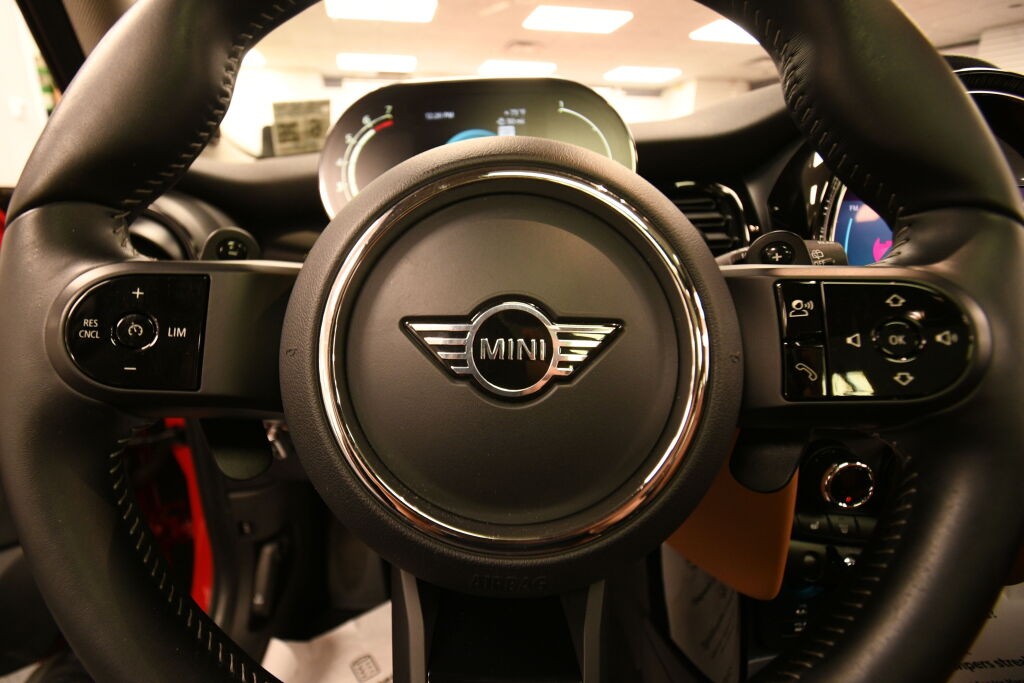 Vehicle image 16 of 37