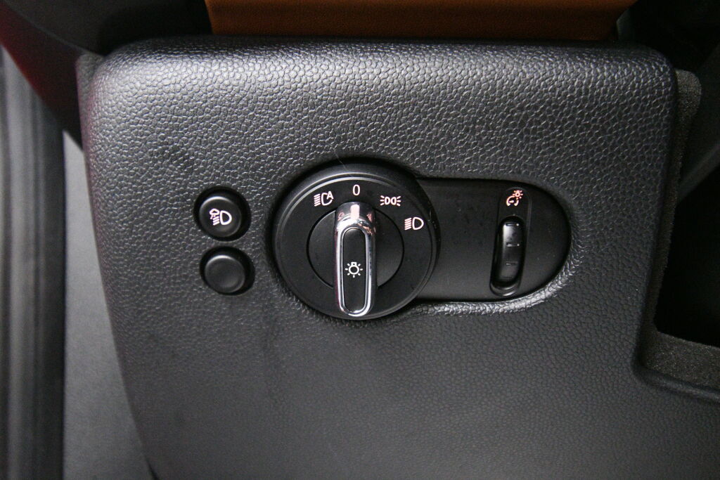 Vehicle image 13 of 37