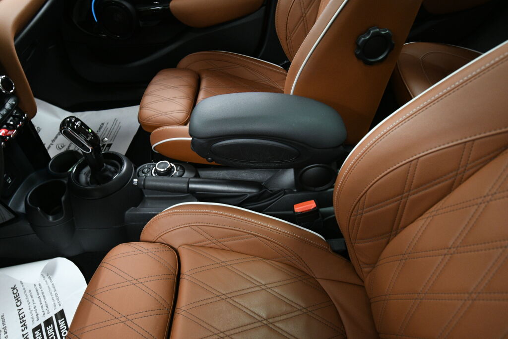 Vehicle image 23 of 37