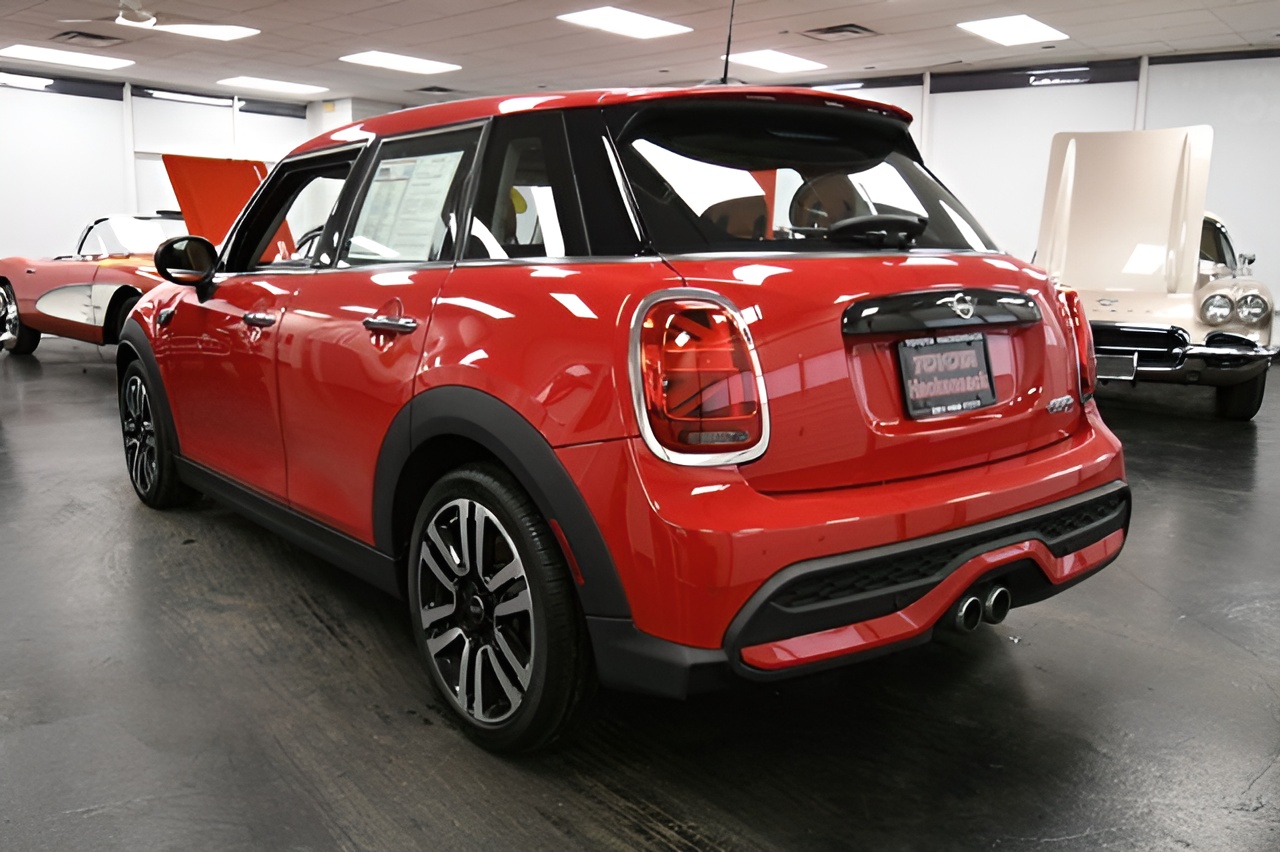 Vehicle image 36 of 37