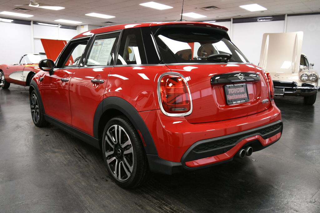 Vehicle image 7 of 37