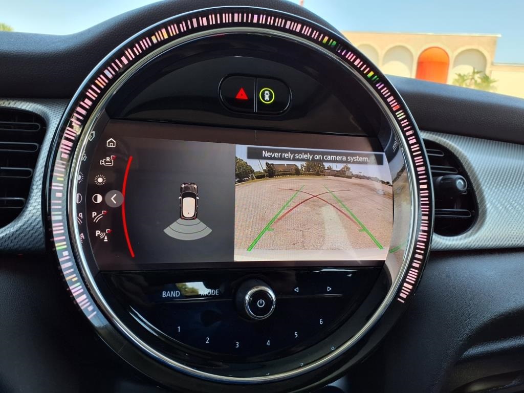 Vehicle image 21 of 33