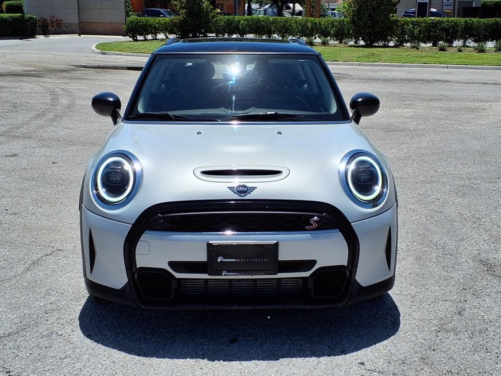 Vehicle image 2 of 33