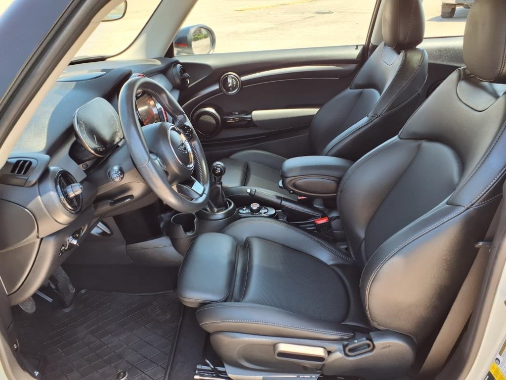 Vehicle image 16 of 33