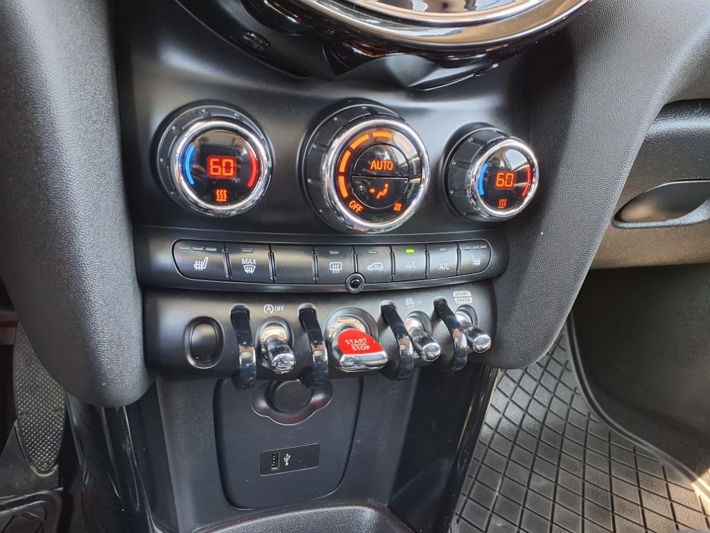 Vehicle image 26 of 33