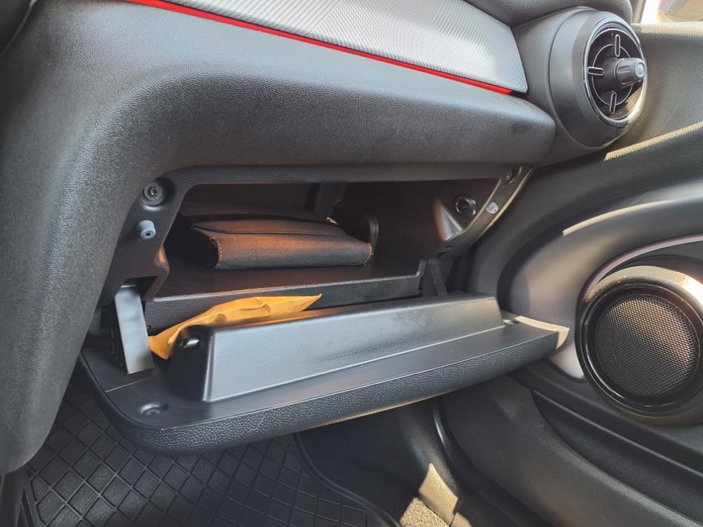 Vehicle image 23 of 33