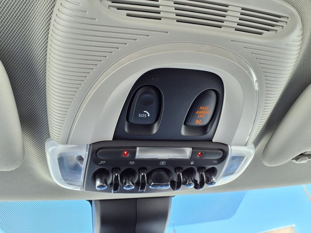 Vehicle image 32 of 33