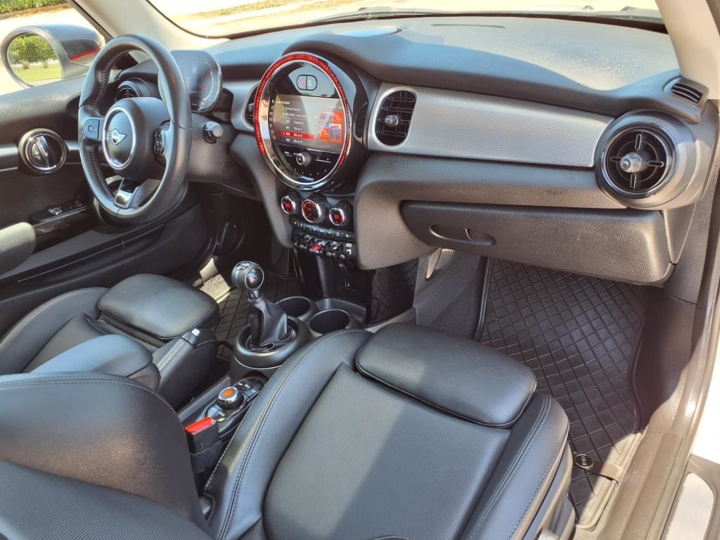 Vehicle image 11 of 33