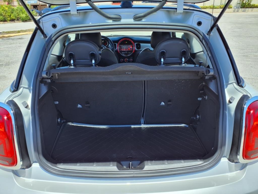 Vehicle image 14 of 33