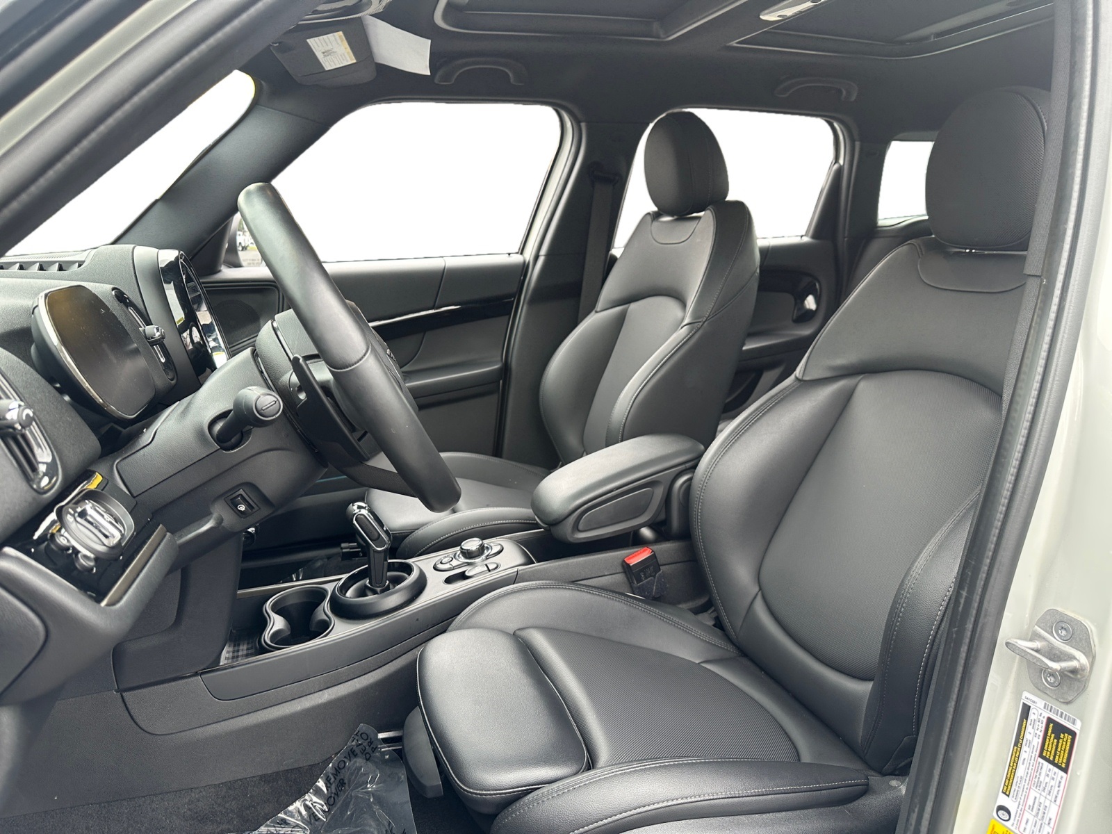 Vehicle image 14 of 26
