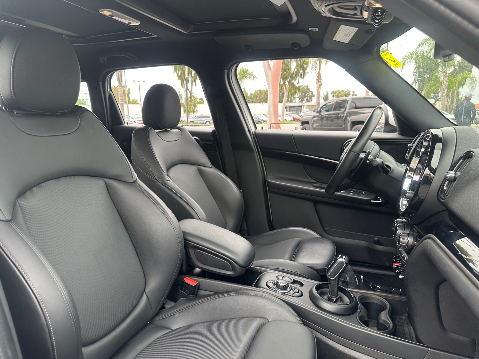 Vehicle image 16 of 26