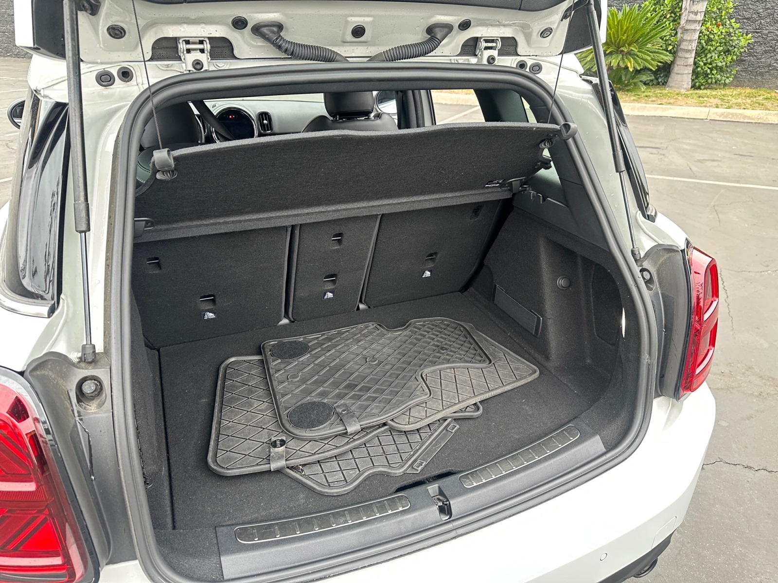 Vehicle image 10 of 26